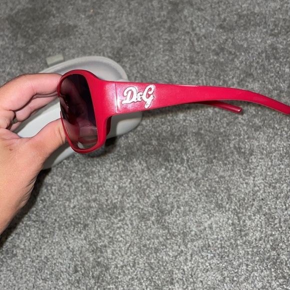 Dolce & Gabbana Red sunglasses - Picture 4 of 6